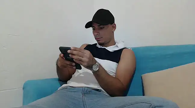 Snapshot of bonehur chatting on 02-18-25, 08:14 bonehur online show from 02-18-25, 08:14