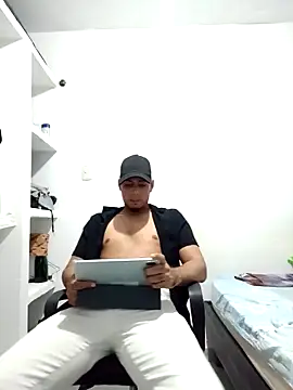 Snapshot of bonehur chatting on 10-01-25, 09:54 bonehur online show from 10-01-25, 09:54