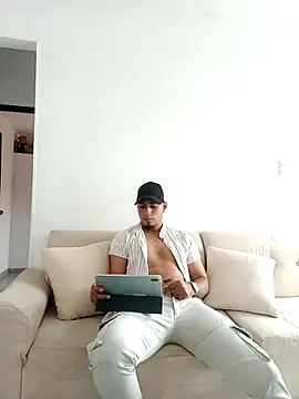 Snapshot of bonehur chatting on 10-21-25, 09:37 bonehur online show from 10-21-25, 09:37