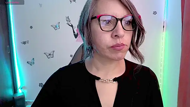 Lady breaks hearts online show from 07-21-26, 01:57