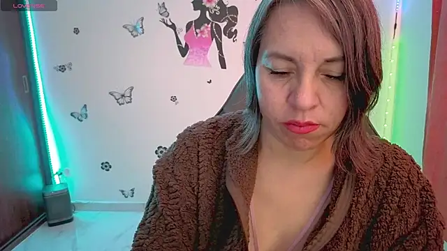 Lady breaks hearts online show from 07-28-26, 01:10