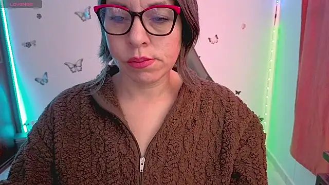 Lady breaks hearts online show from 07-28-26, 03:21