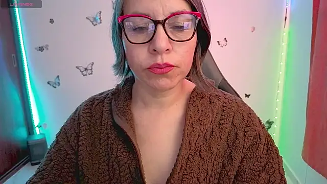 Lady breaks hearts online show from 07-28-26, 04:39