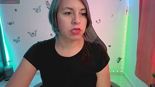 Lady breaks hearts online show from 07-28-26, 07:39