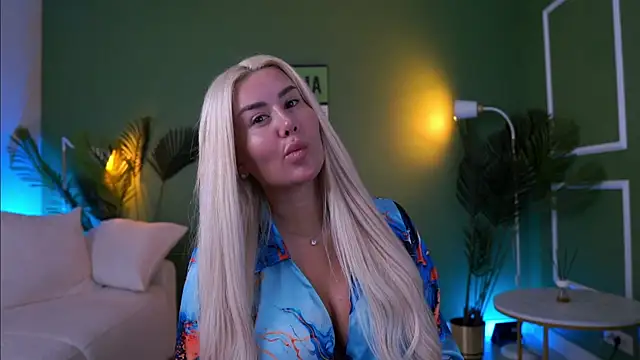 Snapshot of EvaZane chatting on 05-17-26, 09:49 EvaZane online show from 05-17-26, 09:49