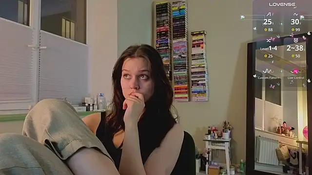 Snapshot of Addelin_Moon chatting on 05-17-26, 08:38 Addelin Moon online show from 05-17-26, 08:38