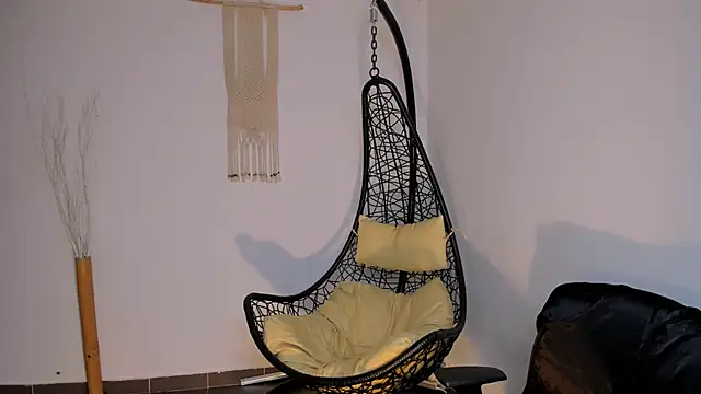 Snapshot of Nina-monroe chatting on 12-11-24, 12:44 Nina-monroe online show from 12-11-24, 12:44