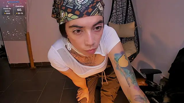 Snapshot of Nina-monroe chatting on 01-22-25, 09:21 Nina-monroe online show from 01-22-25, 09:21