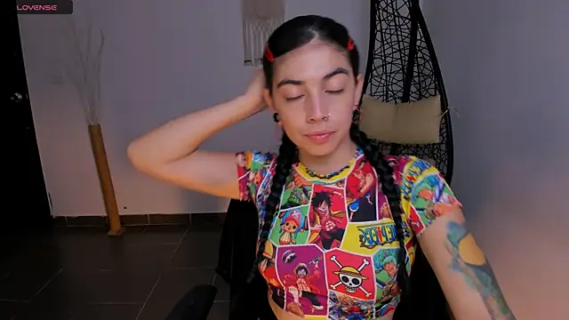 Snapshot of Nina-monroe chatting on 02-11-25, 10:39 Nina-monroe online show from 02-11-25, 10:39