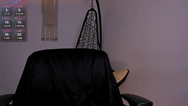 Snapshot of Nina-monroe chatting on 02-16-25, 10:21 Nina-monroe online show from 02-16-25, 10:21