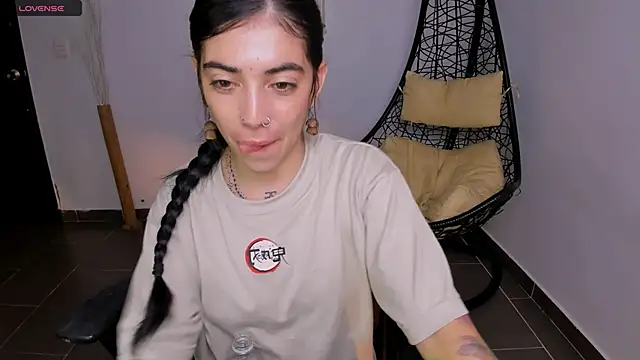 Snapshot of Nina-monroe chatting on 03-15-25, 12:04 Nina-monroe online show from 03-15-25, 12:04