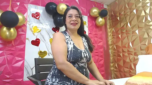 MiaCallie online show from 11-20-25, 06:40