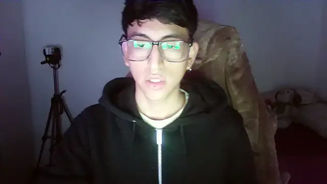 Snapshot of modelo180 chatting on 03-04-25, 11:54 modelo180 online show from 03-04-25, 11:54