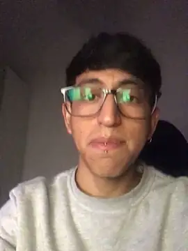 Snapshot of modelo180 chatting on 03-18-25, 12:38 modelo180 online show from 03-18-25, 12:38