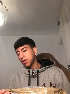 Snapshot of modelo180 chatting on 11-05-25, 08:42 modelo180 online show from 11-05-25, 08:42