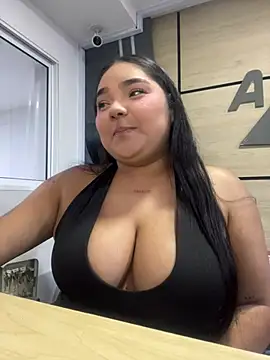 little lissiee online show from 04-19-26, 01:05