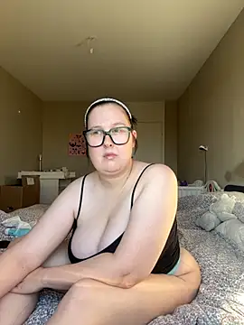 Snapshot of Misssmilf chatting on 10-12-25, 12:15 Misssmilf online show from 10-12-25, 12:15