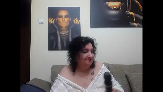 Snapshot of maturekorine chatting on 05-27-26, 07:44 maturekorine online show from 05-27-26, 07:44