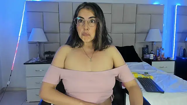 Snapshot of IsisLoveyes_ chatting on 01-02-25, 12:23 IsisLoveyes online show from 01-02-25, 12:23