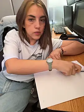 Snapshot of IsisLoveyes_ chatting on 01-07-26, 03:47 IsisLoveyes online show from 01-07-26, 03:47