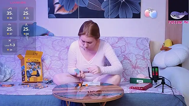 D0nna  online show from 09-28-25, 07:41