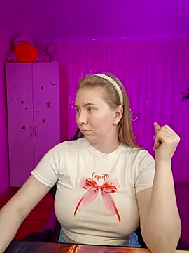 D0nna  online show from 04-22-26, 07:48