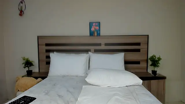 Snapshot of Renee-18 chatting on 12-02-24, 06:52 Renee-18 online show from 12-02-24, 06:52