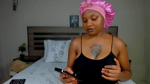 Snapshot of Renee-18 chatting on 12-22-24, 02:49 Renee-18 online show from 12-22-24, 02:49