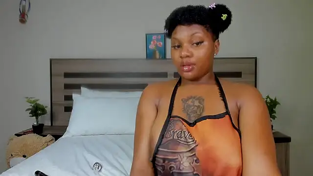 Snapshot of Renee-18 chatting on 01-01-25, 10:13 Renee-18 online show from 01-01-25, 10:13