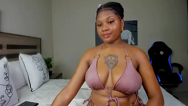 Snapshot of Renee-18 chatting on 01-29-25, 12:43 Renee-18 online show from 01-29-25, 12:43