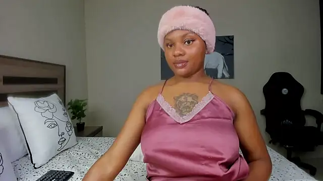 Snapshot of Renee-18 chatting on 02-02-25, 06:15 Renee-18 online show from 02-02-25, 06:15