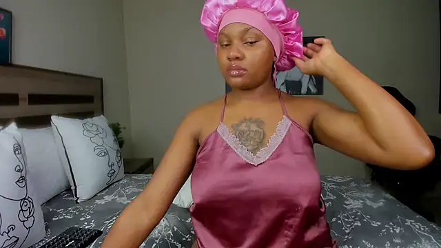 Snapshot of Renee-18 chatting on 02-15-25, 09:49 Renee-18 online show from 02-15-25, 09:49