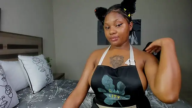 Snapshot of Renee-18 chatting on 02-16-25, 11:48 Renee-18 online show from 02-16-25, 11:48