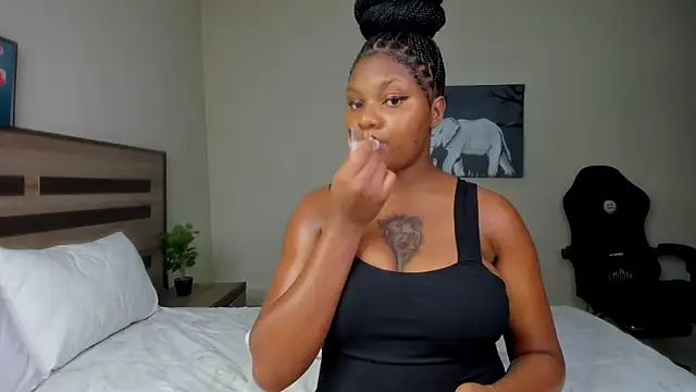 Snapshot of Renee-18 chatting on 02-27-25, 01:48 Renee-18 online show from 02-27-25, 01:48