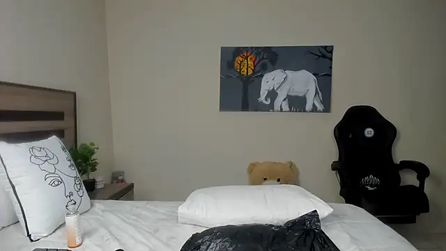 Snapshot of Renee-18 chatting on 03-07-25, 09:59 Renee-18 online show from 03-07-25, 09:59