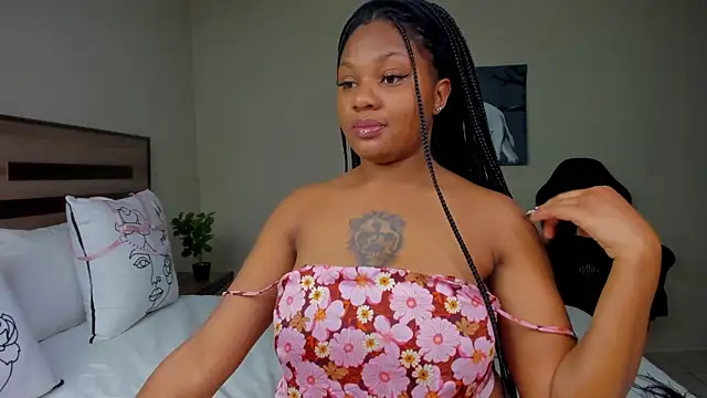 Snapshot of Renee-18 chatting on 09-17-25, 11:17 Renee-18 online show from 09-17-25, 11:17