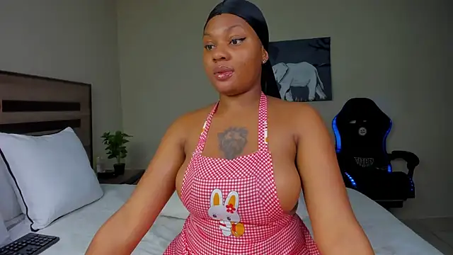 Snapshot of Renee-18 chatting on 10-21-25, 12:33 Renee-18 online show from 10-21-25, 12:33