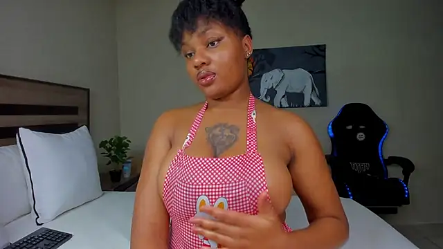 Snapshot of Renee-18 chatting on 11-02-25, 11:18 Renee-18 online show from 11-02-25, 11:18