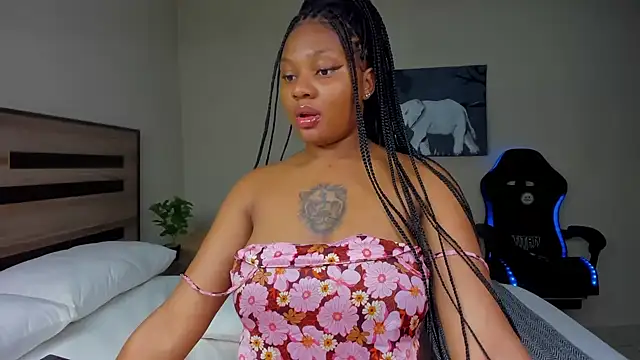 Snapshot of Renee-18 chatting on 11-14-25, 04:55 Renee-18 online show from 11-14-25, 04:55