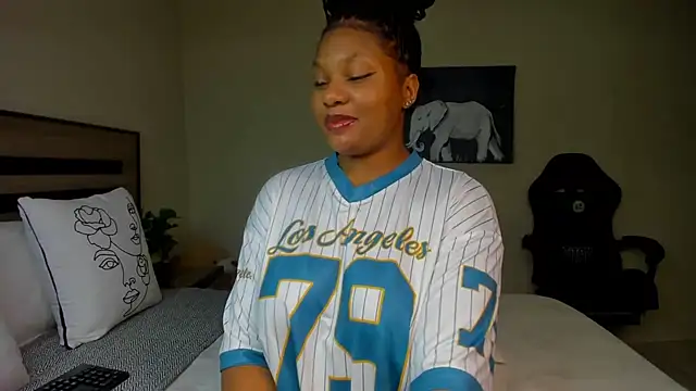 Snapshot of Renee-18 chatting on 11-24-25, 10:20 Renee-18 online show from 11-24-25, 10:20