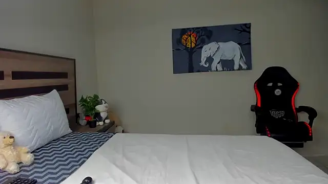 Snapshot of Renee-18 chatting on 12-02-25, 01:22 Renee-18 online show from 12-02-25, 01:22