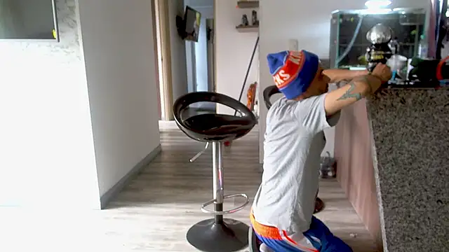 Snapshot of adan_eva960 chatting on 03-11-25, 04:07 adan eva960 online show from 03-11-25, 04:07