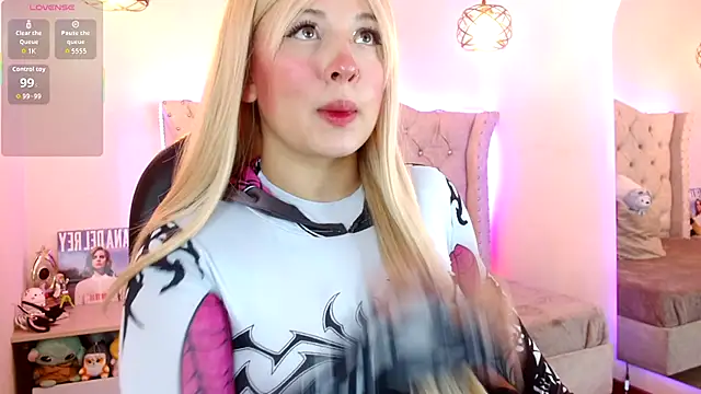 Charlotte Jones   online show from 12-04-25, 10:57