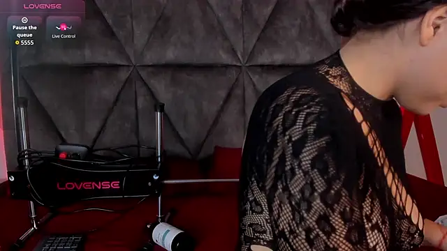 Elsalombardi  online show from 10-28-25, 12:30