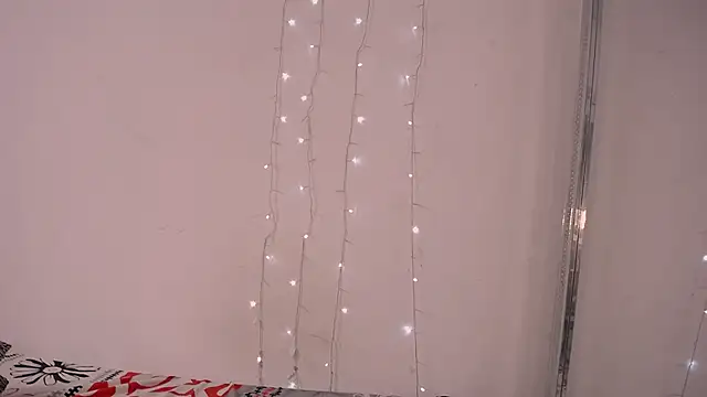 Mia  reys online show from 12-29-24, 04:40