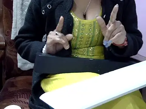 momo lov online show from 12-24-24, 08:00