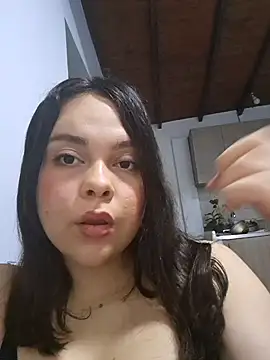 Snapshot of AllyTell chatting on 10-31-25, 04:46 AllyTell online show from 10-31-25, 04:46