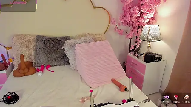 Snapshot of CahitlinBell chatting on 02-12-26, 07:36 CahitlinBell online show from 02-12-26, 07:36