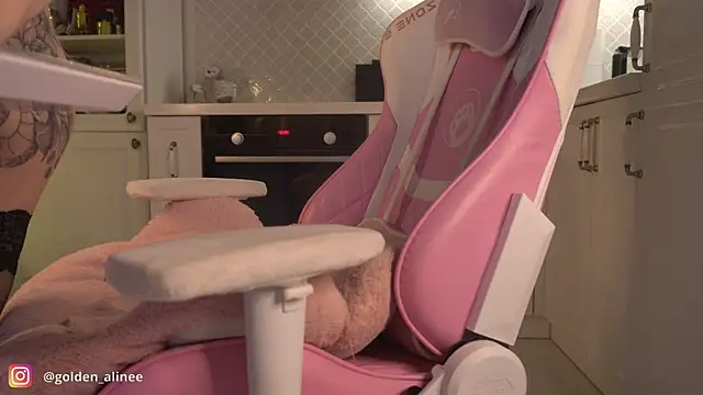 Golden Aline online show from 01-03-25, 11:01