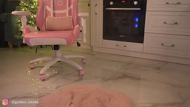 Golden Aline online show from 01-08-25, 09:12